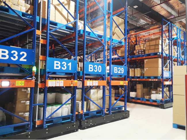 Electric Mobile Pallet Rack Side-track guided type Warehouse Storage ...